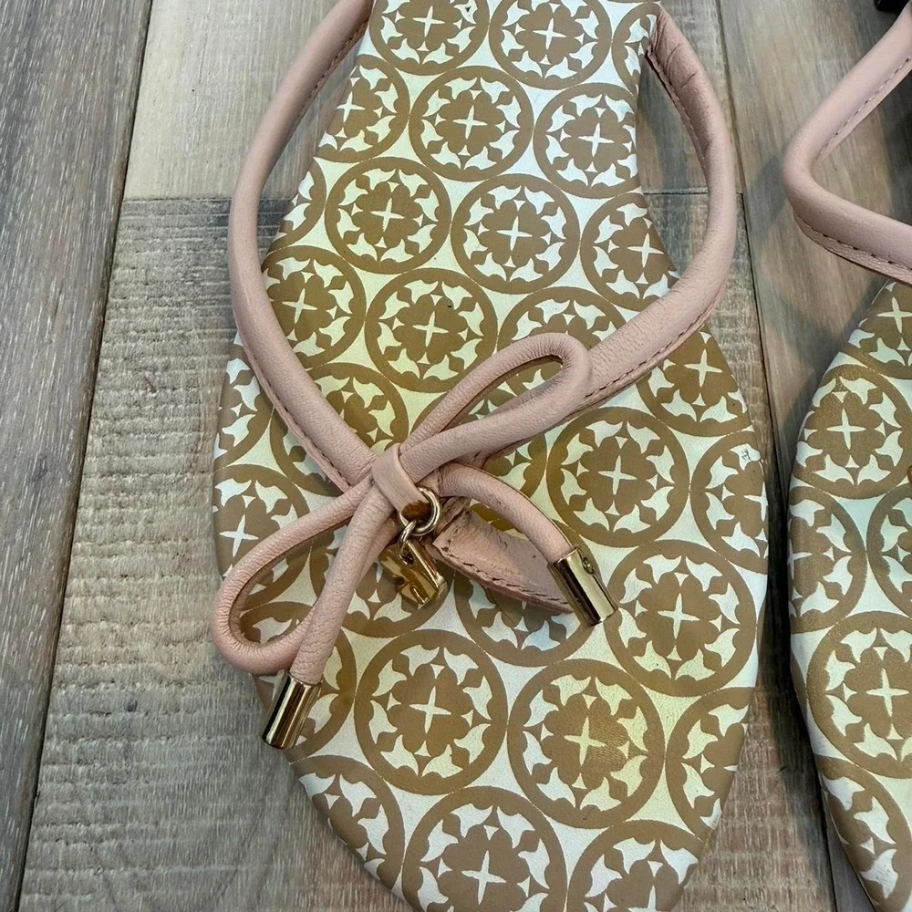 Kate Spade pink and gold sandals with bow detail. Size: US 6